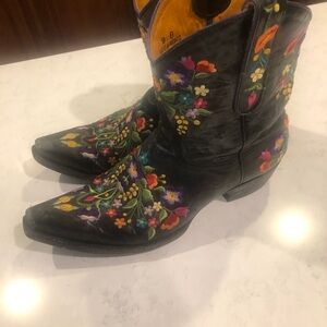Old Gringo Black Floral Embroidered Sora Boots. Very good condition! 🤠🌸🌼🌺🪻🌻